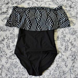 Off shoulder strapless bath suit